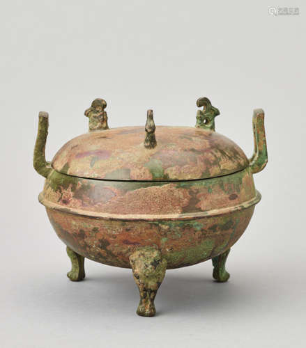 A ‘MYTHICAL ANIMALS AND BIRDS’ BRONZE RITUAL VESSEL AND COVER, DING, HAN DYNASTY