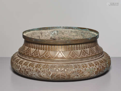 AN ENGRAVED BRONZE BASIN, QING DYNASTY