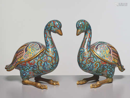 A PAIR OF CLOISONNE ENAMEL 'DUCK' CENSERS AND COVERS, QING DYNASTY