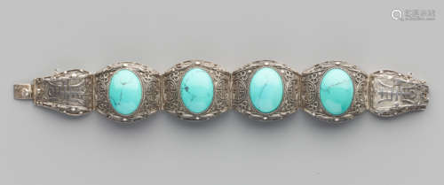 AN EXPORT SILVER BRACELET WITH 4 LARGE TURQUOISE CABOCHONS, QING DYNASTY