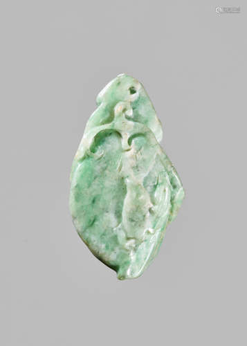 AN APPLE GREEN JADEITE ‘PEACH AND BIRD’ PENDANT, QING DYNASTY