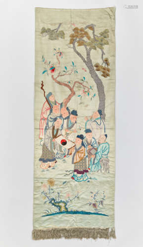 A LARGE SILK EMBROIDERY WITH IMMORTALS, QING DYNASTY