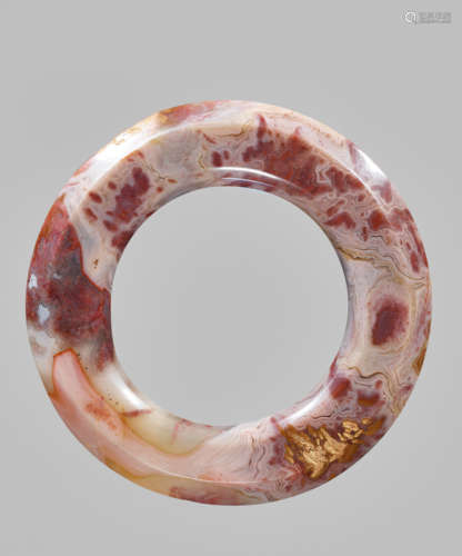 A BANDED AGATE CEREMONIAL BANGLE, QING
