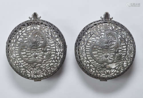 A PAIR OF “DRAGON” BRONZE LANTERNS, QING DYNASTY