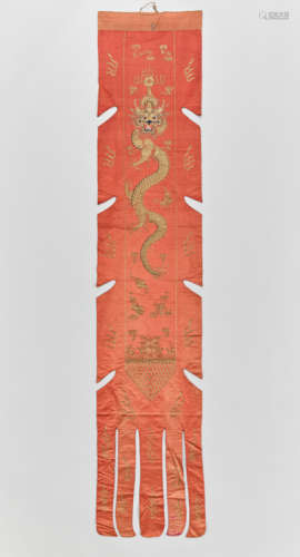 A LONG SILK EMBROIDERY IN FLAG SHAPE, IMPERIAL DRAGON, QING DYNASTY