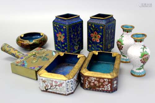 Group of Chinese cloisonne pieces.
