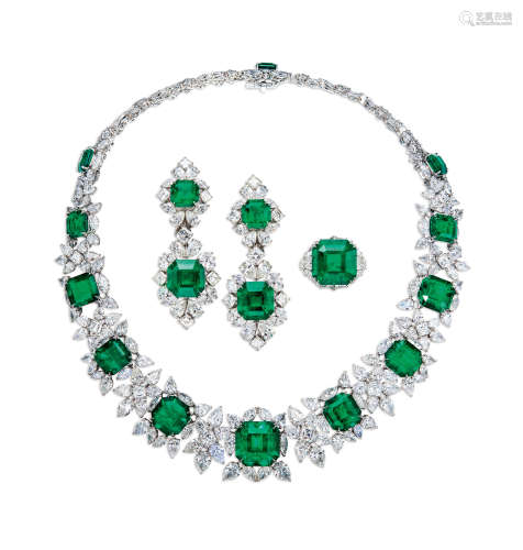 卓越超凡 共重124.79克拉哥伦比亚祖母绿配钻石项链、耳环及戒指珠宝套装