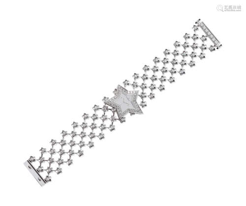 香奈儿设计 钻石链带腕表