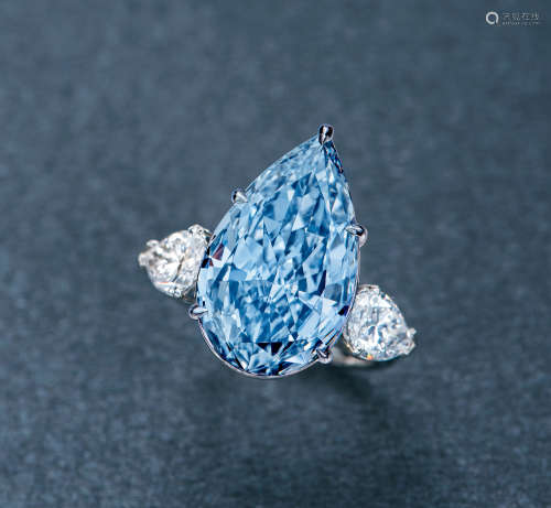 瑰丽璀璨 8.26克拉深彩蓝色钻石配钻石戒指