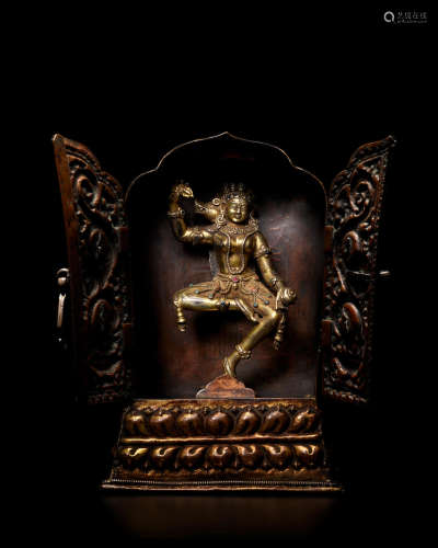 西藏，约十五世纪 银鎏金金刚亥母像配铜鎏金锤迭嘎乌盒