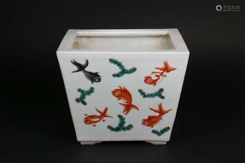 A Chinese Porcelain Planter