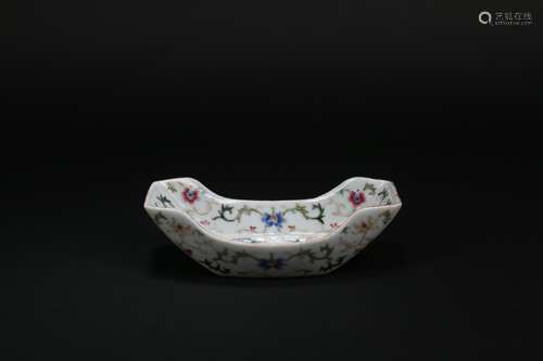 A Chinese Famille-Rose Porcelain Brush Washer