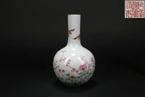 A Chinese Famille-Rose Porcelain Vases