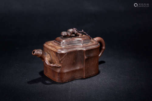 A Chinese Yixing Clay Tea Pot