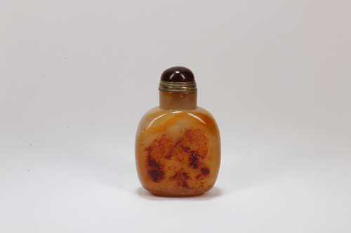 A Chinese Carved Agate Snuff Bottle