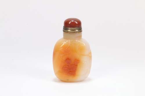 A Chinese Carved Agate Snuff Bottle