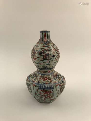 Chinese Wucai Double Gourd Vase