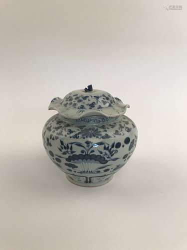 Fine Chinese Yuan Blue and White Jar