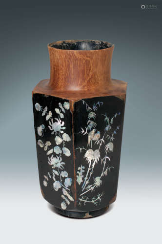 清 黃花梨漆底鑲螺鈿花卉紋六角木花瓶
