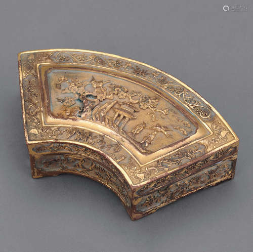 清 铜鋈金扇形盒