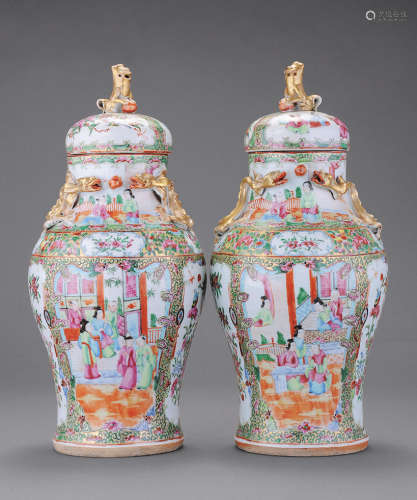 18世纪 广彩雕瓷螭龙庭园人物盖瓶 （一对）