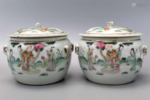 Pair of Chinese famille rose porcelain jars with lids, 19th Century.
