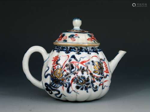 Antique Chinese Imari Porcelain Teapot, 18th Century.