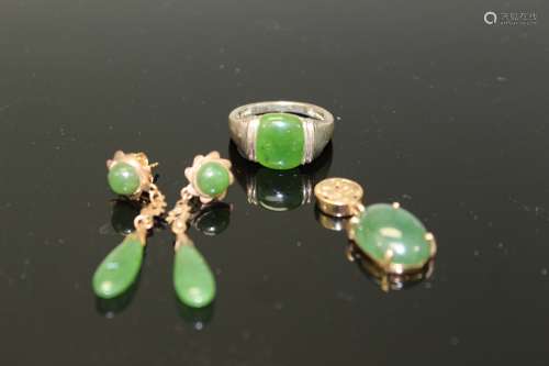 Chinese spinach jade jewelry .