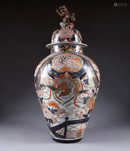 Très grand Vase couvert Imari.