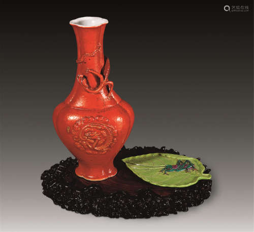 20世纪 红釉盘蝠瓶、绿釉叶形碟 （两件）