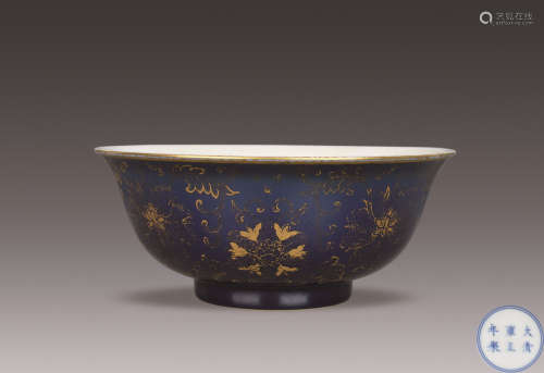 清中期 霁蓝描金花卉纹碗