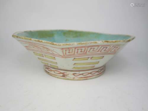 CHINESE FAMILLE ROSE OCTAGONAL BOWL