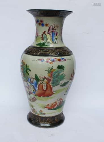 A LARGE CHINESE FAMILLE ROSE VASE
