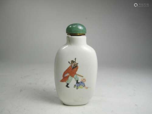 CHINESE PORCELAIN SNUFF BOTTLE
