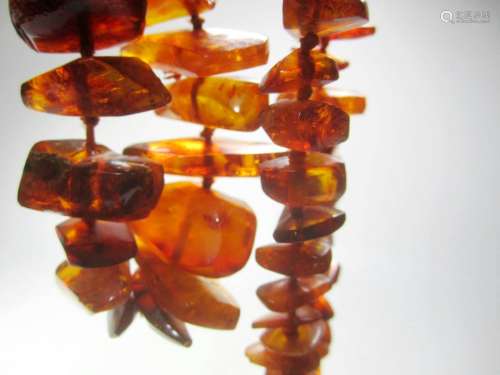 GRADUATED AMBER NECKLACE