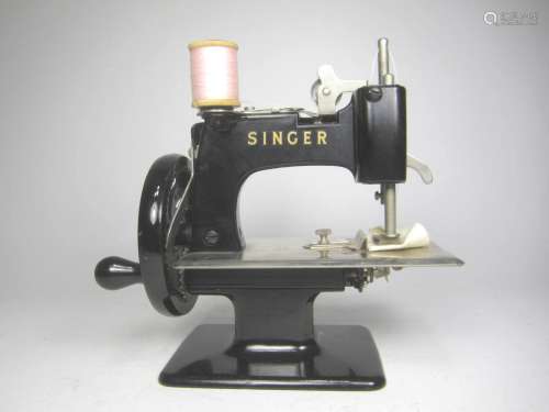 SINGER SEWING MACHINE TOY