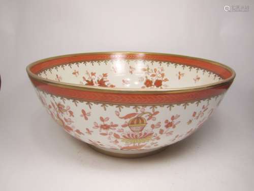 LARGE CHINESE EXPORT PORCELAIN BOWL