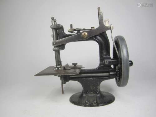 PETER PAN SEWING MACHINE TOY, 1940S