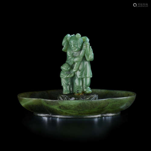 Qing dynasty A SPINACH JADE FIGURE OF TWO BOYS