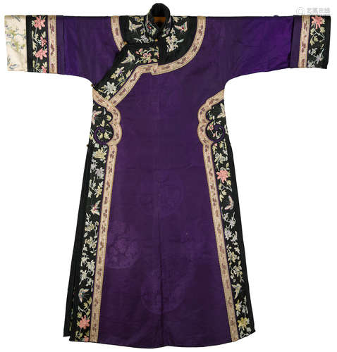 Late Qing dynasty A MANCHU LADY'S PURPLE SILK INFORMAL ROBE