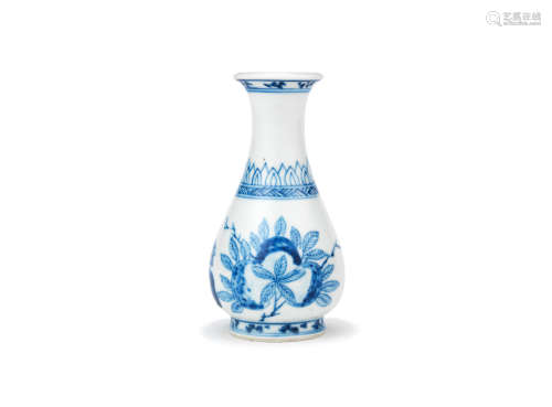 Kangxi A small blue and white bottle vase