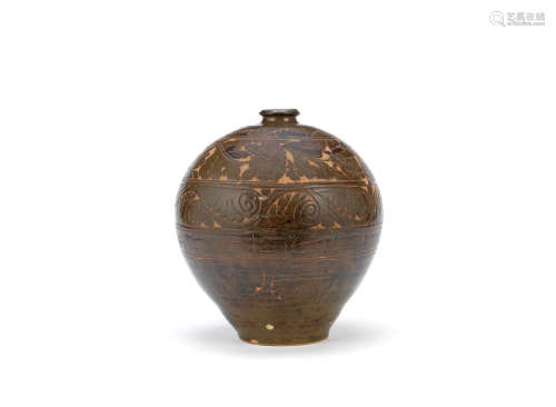 Song/Jin Dynasty A Cizhou carved 'floral' jar