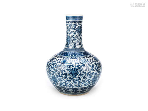 Late Qing/20th century A large blue and white vase, tianquiping