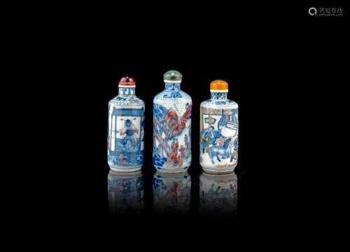 19th century Three underglaze-red decorated blue and white snuff bottles