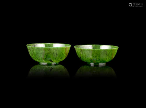 18th/19th century A pair of spinach-green jade bowls