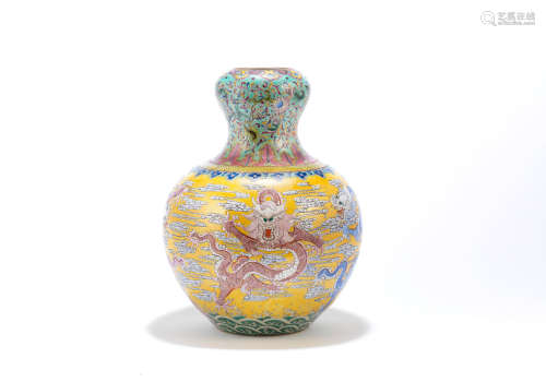Jushun Meiyutang six-character mark, Guangxu A famille rose 'dragon' garlic-head bottle vase