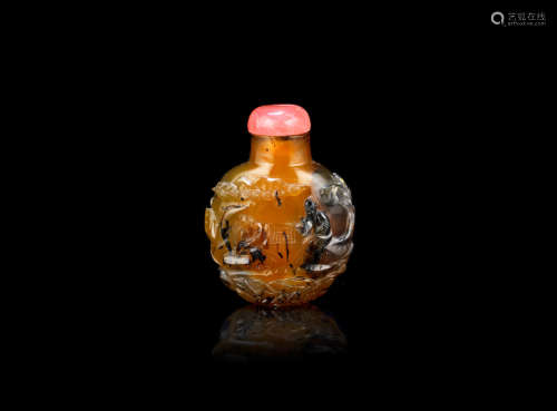 19th century A carved shadow agate snuff bottle