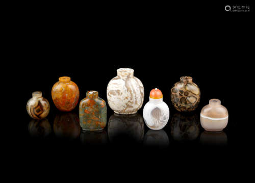 18th/19th century A selection of chalcedony snuff bottles