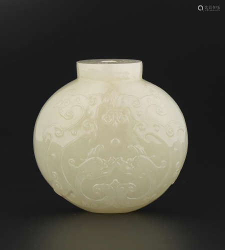 Qing Dynasty A white jade 'chilong' snuff bottle