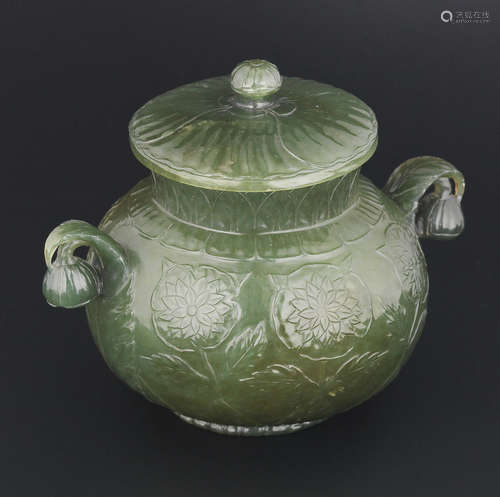 17th/18th century A rare Mughal green jade globular jar and cover